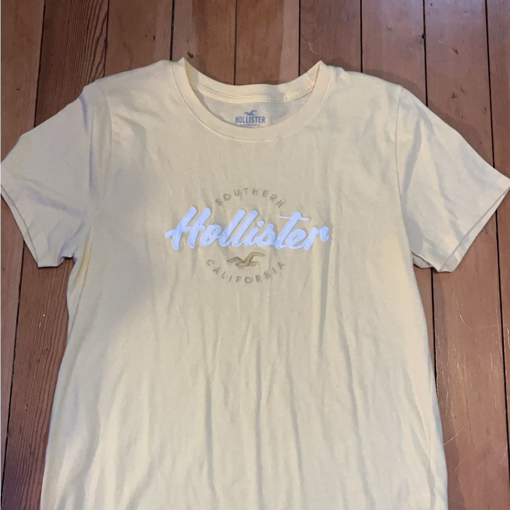 yellow hollister t shirt